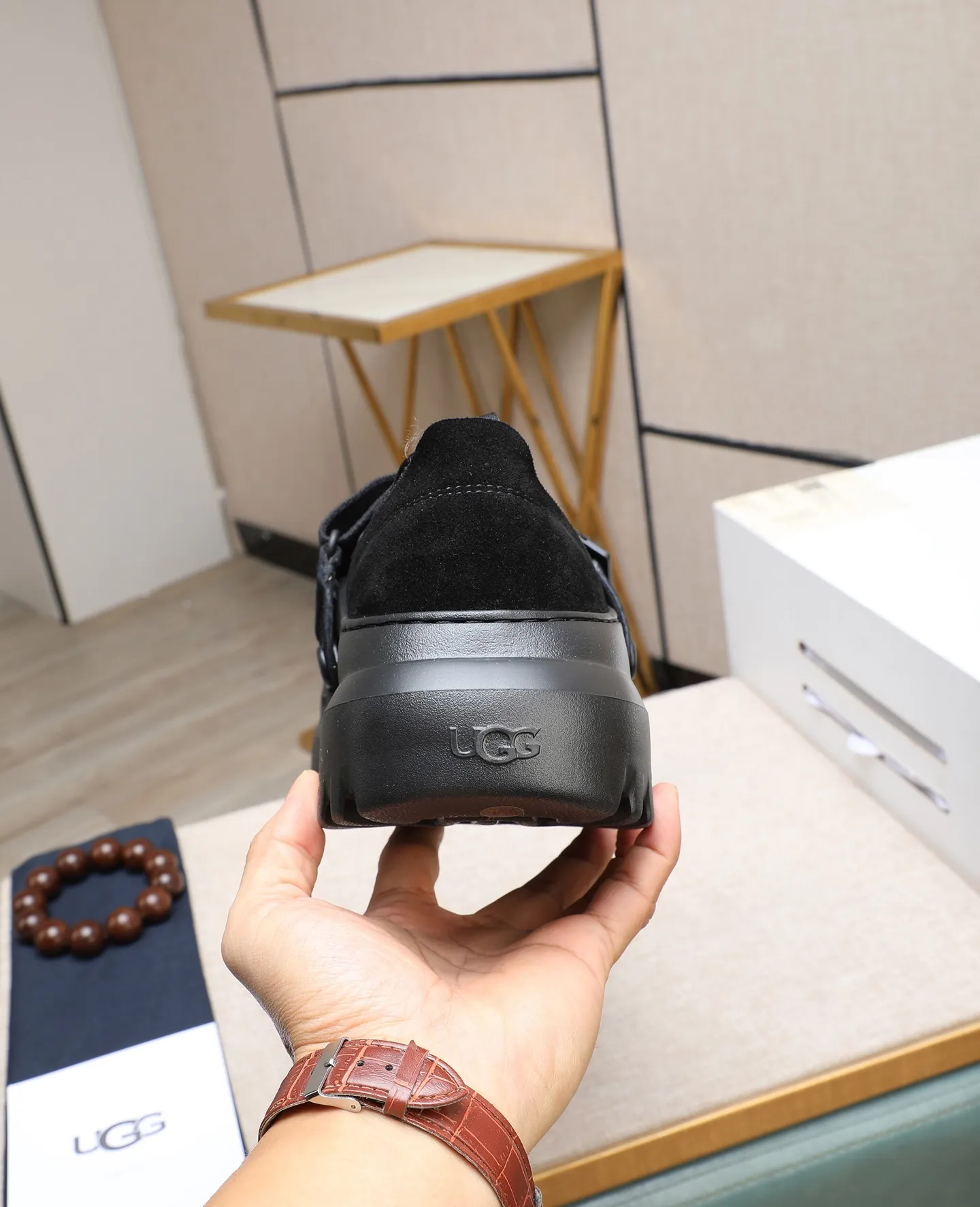 Men's men's shoes 💰580 (full genuine wool lining, 10% off for fake ones) Please note the quality of the original order and compare the thickness of the wool 🏮🏮 Popular UGG from Australia's warm luxury brand men's shoes, the official website is synchronized, Beckham men's style..., made of imported top-layer waxed cowhide, waxed toe cap, Australian real wool velvet lining Carefully sewn...Imported rubber Martin boots outsole (comfortable, soft, wear-resistant) The quality is really great...Exquisite workmanship, you won't be able to put it down at first sight, size 39-44 (customized in 45)